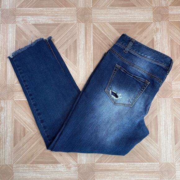 Maurices Medium Wash Denim Mid Rise Skinny Jeans Womens 9/10 Distressed Raw Hem - Picture 5 of 6